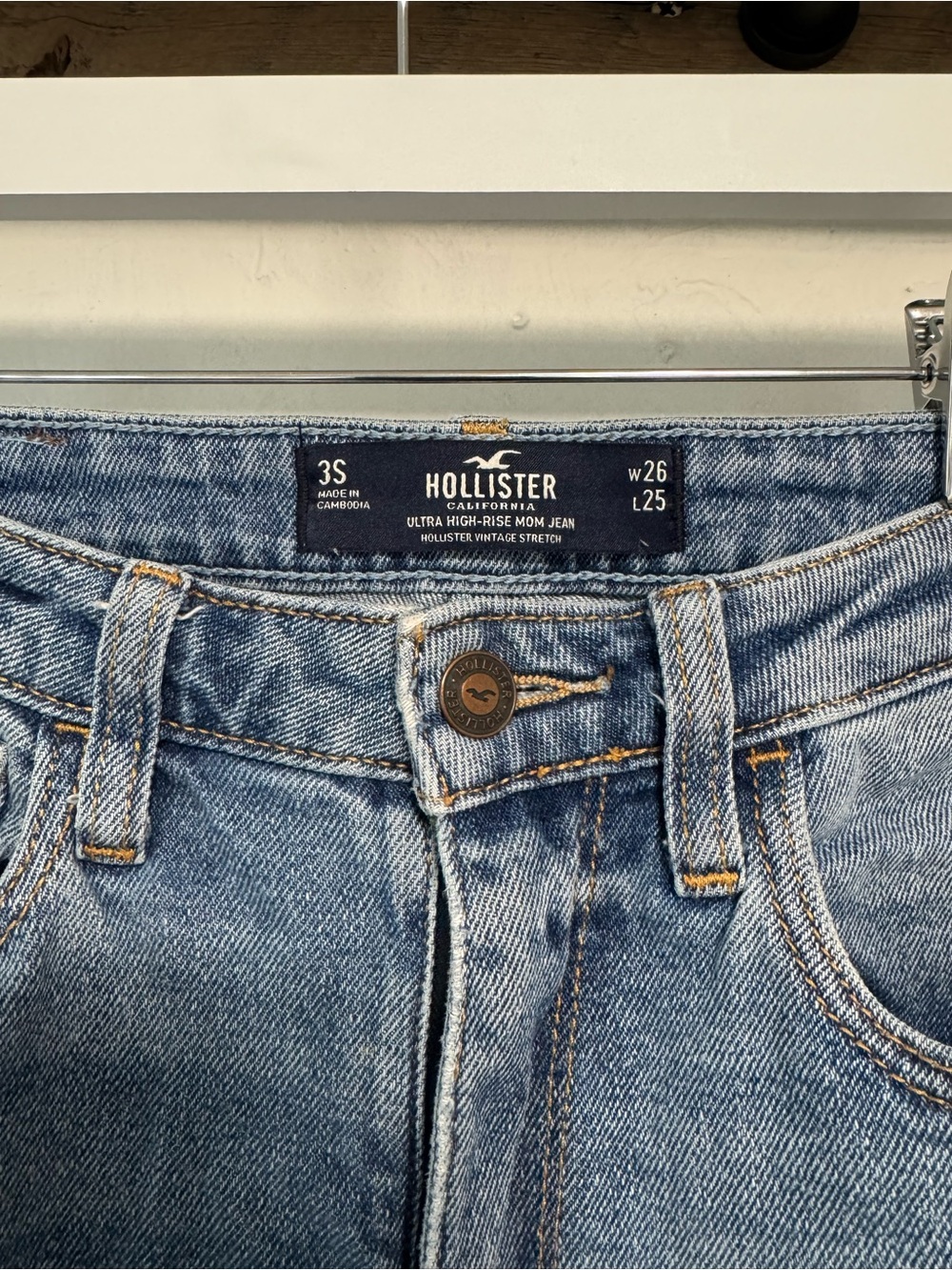 Hollister Light Blue Denim High-Rise Mom Jeans